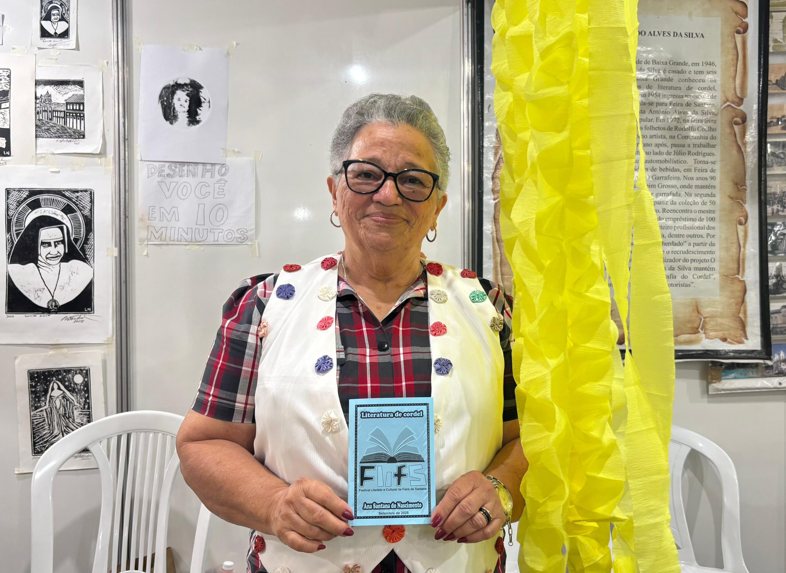Homenagem à filha inspira cordelista Ana Santana em praça do cordel da FLIFS 2025