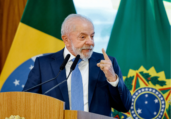 Lula publica artigo no NY Times para abrir diálogo com Trump
