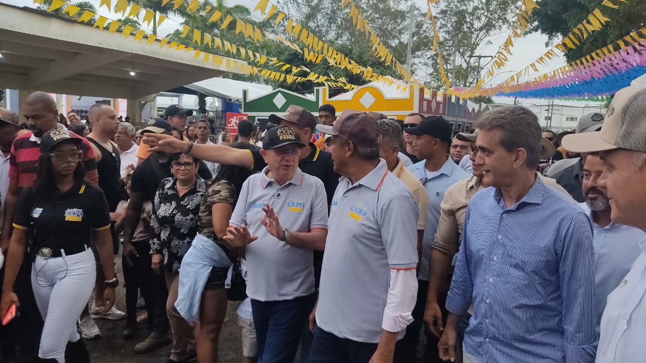 Expofeira 2025 é aberta oficialmente com presença do governador Jerônimo Rodrigues e do prefeito José Ronaldo