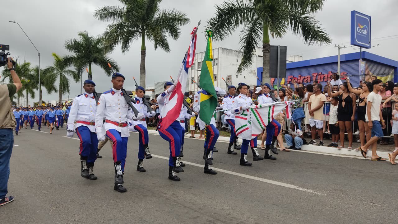 Desfile de 7 de Setembro reúne autoridades e milhares de pessoas em Feira de Santana