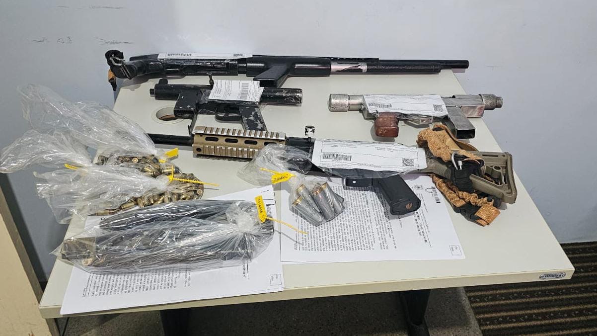 Ação das polícias Civil e Militar apreende fuzil, espingarda e submetralhadoras em Baixa Grande