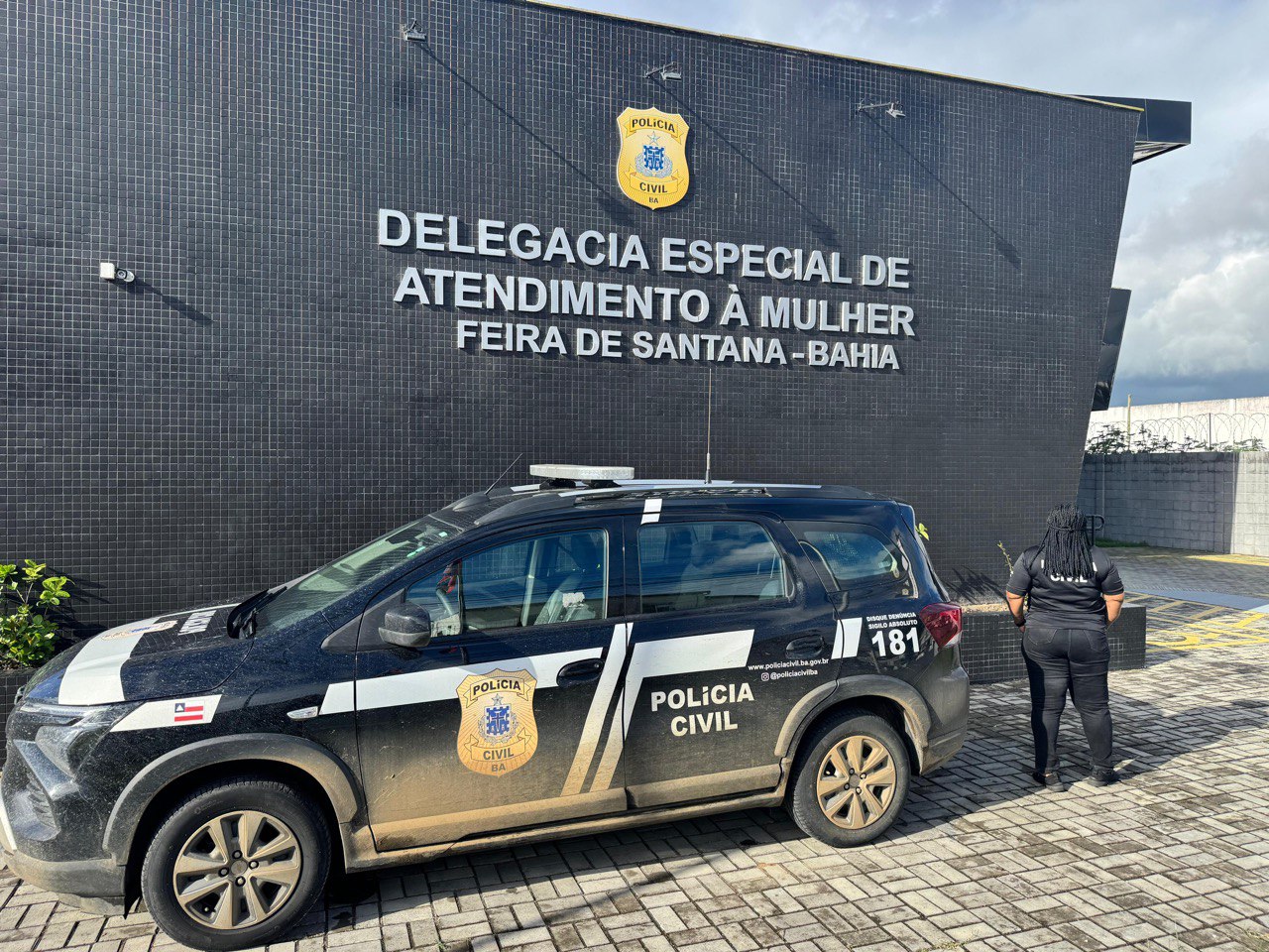Homem com tornozeleira eletrônica é preso por nova denúncia de violência doméstica em Feira de Santana