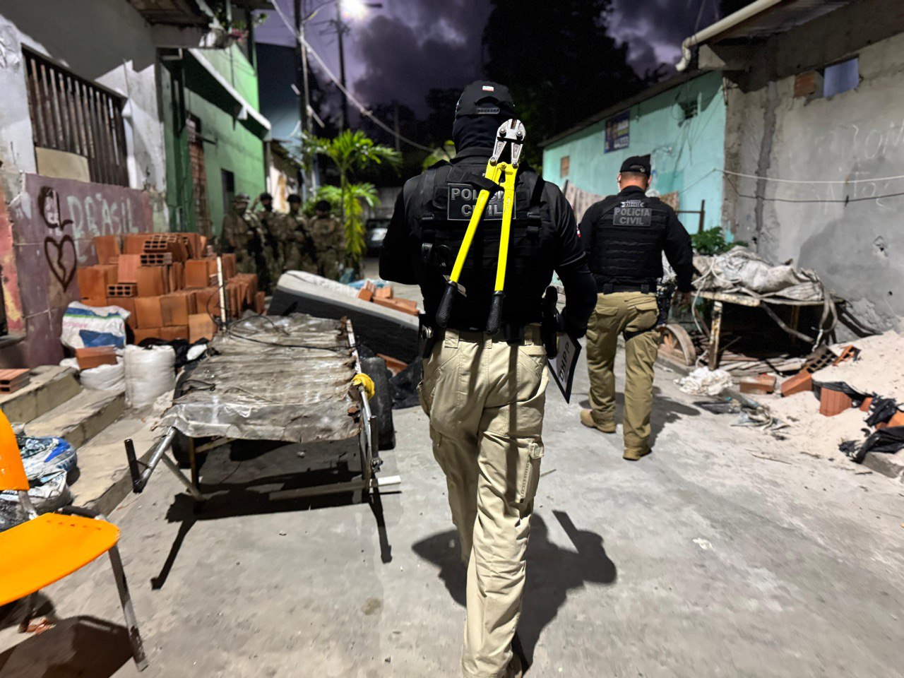 Operação integrada da Polícia Civil mira em responsáveis por confrontos armados em Salvador