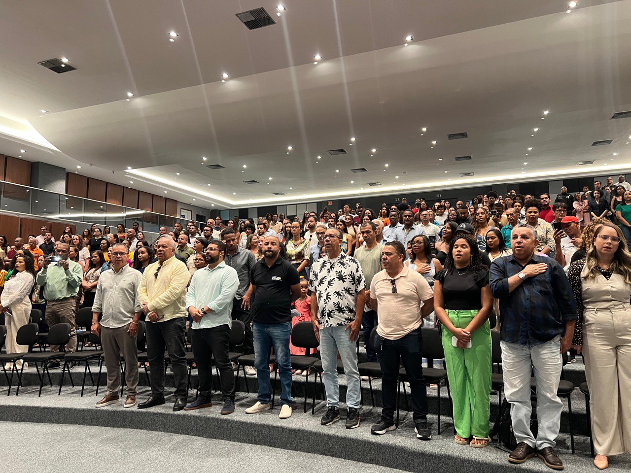 Feira de Santana empossa 142 novos servidores municipais aprovados no concurso de 2024