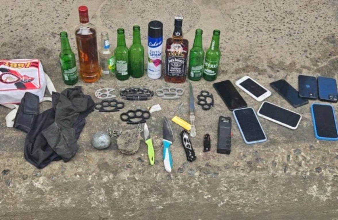 Torcedores do Vitória são detidos com granada artesanal e armas brancas em Salvador