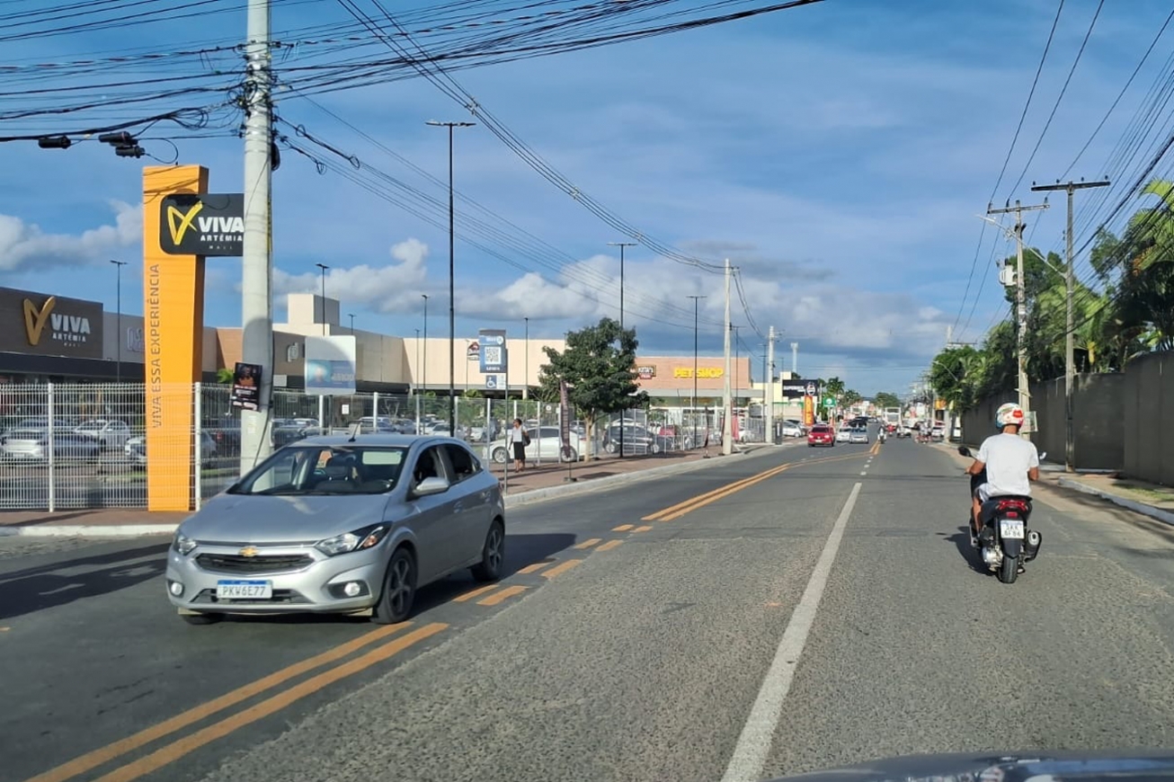 Implantação da 3ª faixa na Artêmia Pires traz melhorias no trânsito, avalia superintendente da SMT