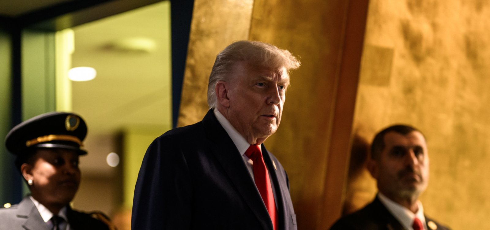 Trump anuncia tarifa de 100% sobre a China a partir de novembro