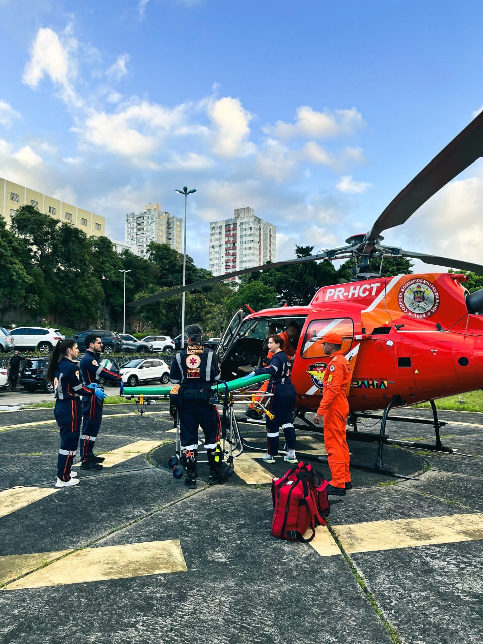Helicóptero do GOA transporta bebê de 2 anos com queimaduras
