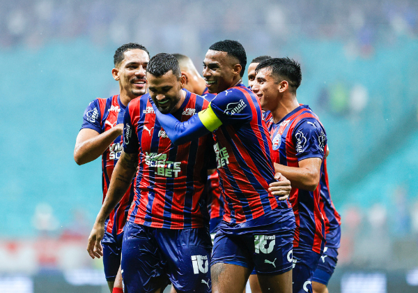 Sem sustos, Bahia vence o Inter na Fonte Nova e cola no G-4 do Brasileirão