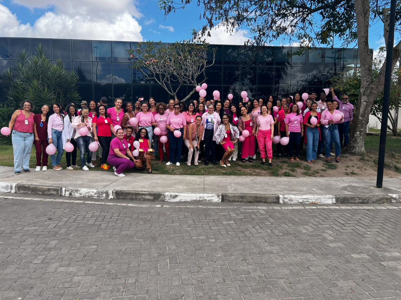 Hospital Clériston Andrade promove caminhada do Outubro Rosa