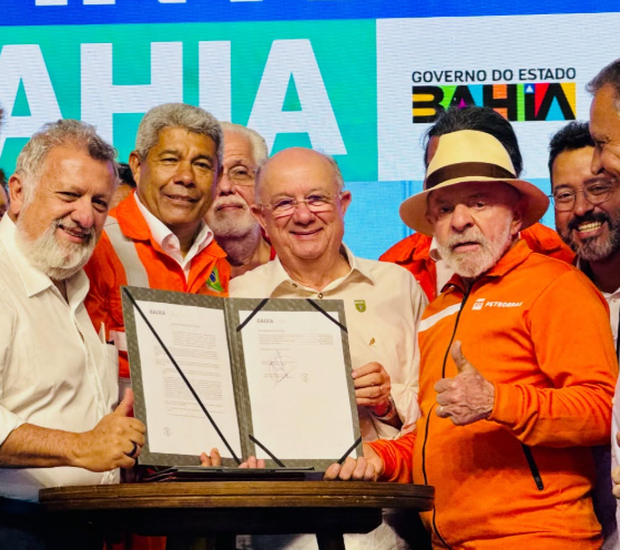 Prefeito anuncia início das licitações após assinatura de contrato de empréstimo para obras de infraestrutura