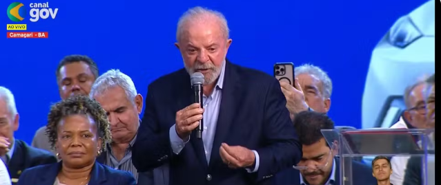 Lula anuncia criação de universidade em Santo Amaro