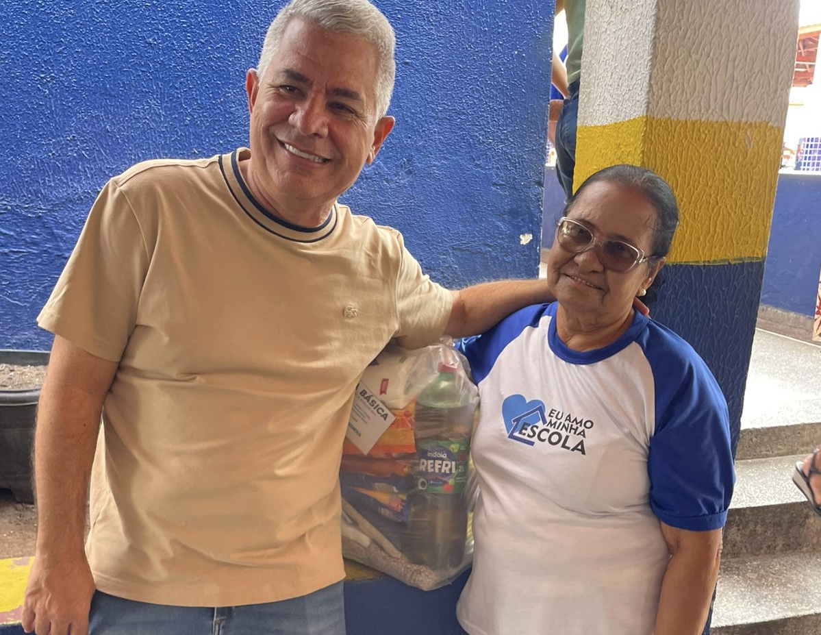 Cerca de 1.300 cestas básicas são entregues a estudantes do EJA em Anguera