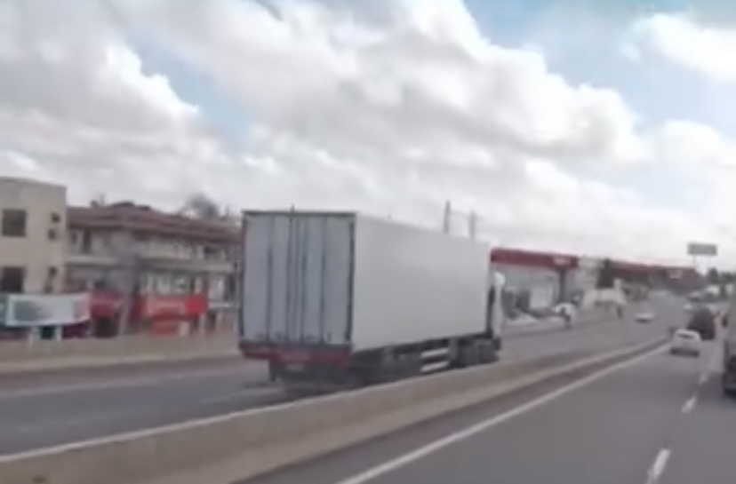 Motorista é preso após abandonar carreta na Cidade Nova após tentar acessar BR-116 pela contramão