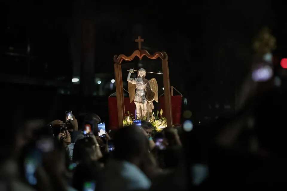 Imagem peregrina de São Miguel Arcanjo vinda da Itália é recebida em Feira de Santana