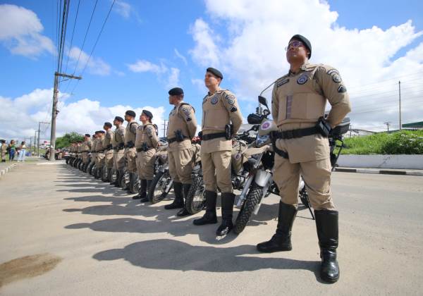 Jerônimo sanciona lei que mantém policiais da reserva atuando nas ruas; entenda
