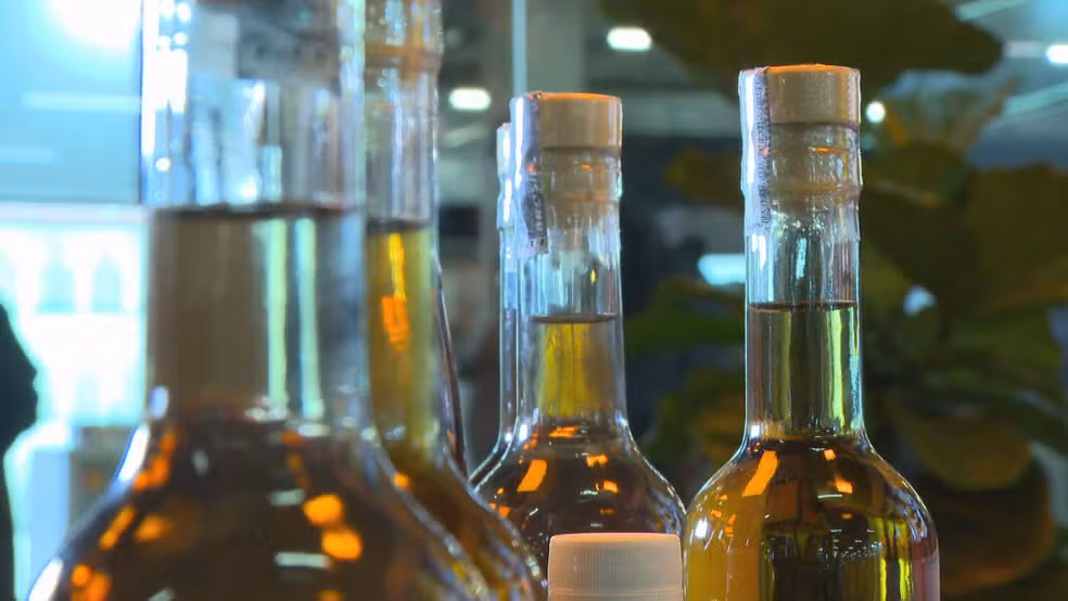 Oftalmologista alerta para risco de cegueira após ingestão de bebidas contaminadas com metanol