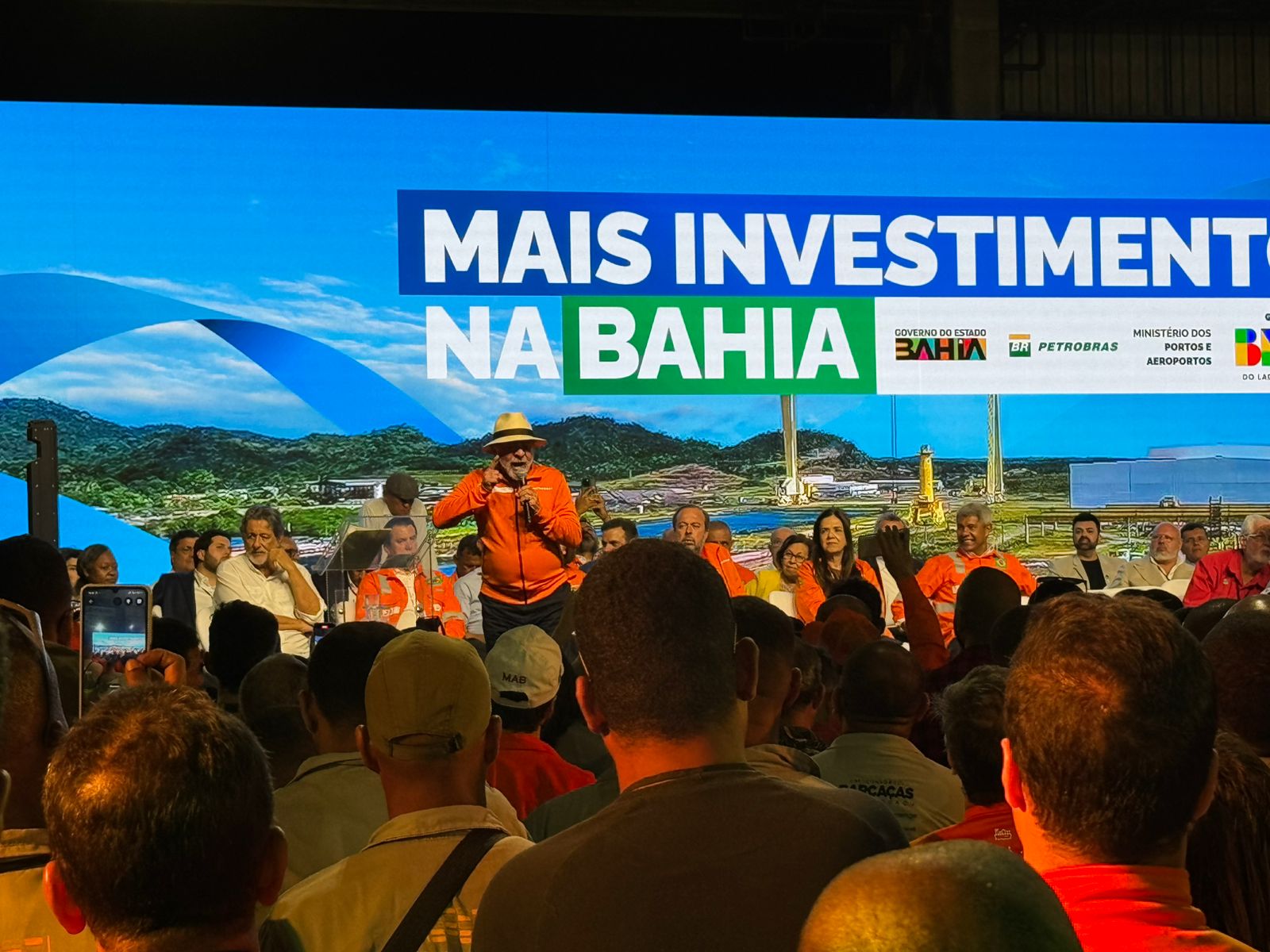 “Trump ligou e disse: ‘Lulinha, pintou um clima entre nós’”, brinca Lula