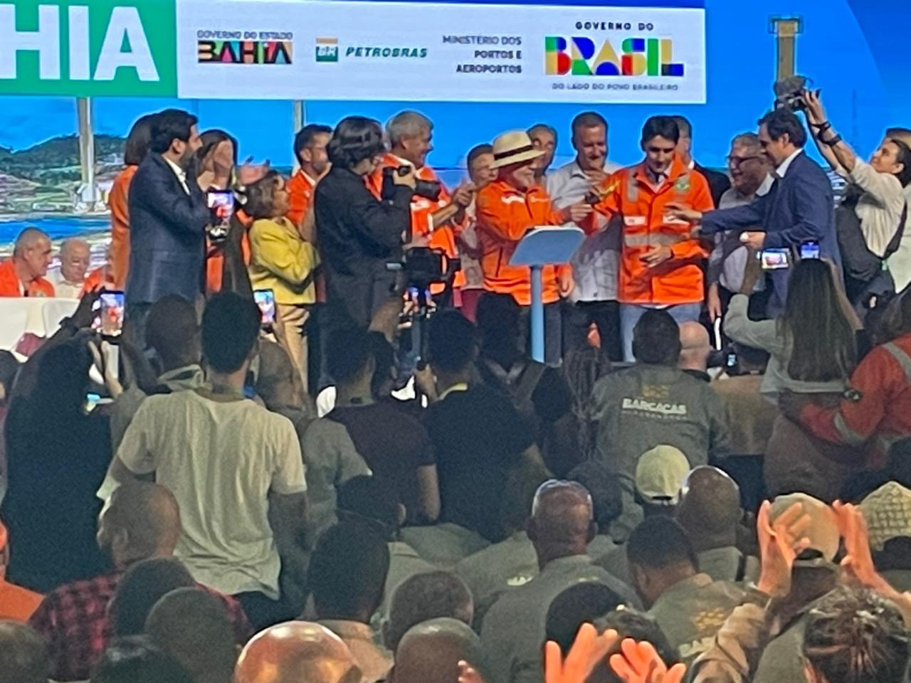Lula anuncia retomada das obras do Estaleiro Enseada e celebra geração de mais de 6 mil empregos