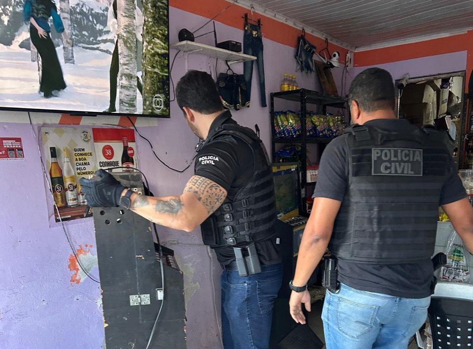 Máquinas de caça-níqueis são apreendidas e cassino clandestino é desarticulado em Jequié