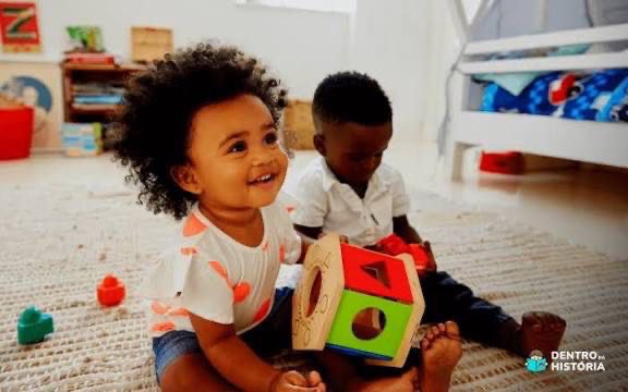 Curiosidade infantil, cuidado redobrado: Como prevenir acidentes com produtos cáusticos e objetos em casa