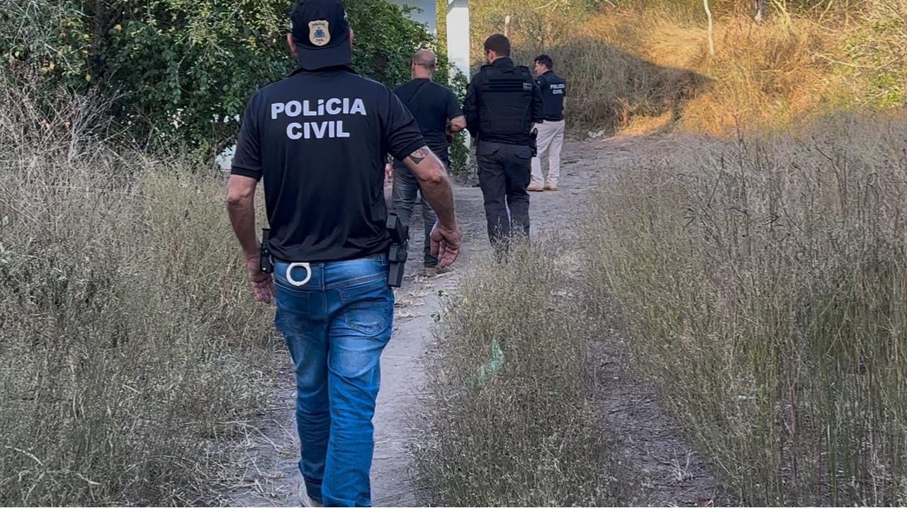 Polícia Civil cumpre mandados e apreende objetos em investigação sobre desaparecimento de três garotas em Anguera