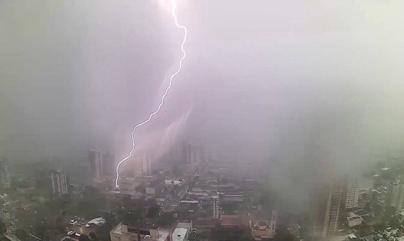 Bahia deve registrar temporais nesta segunda-feira (20); Neoenergia Coelba faz alerta à população e reforça a operação