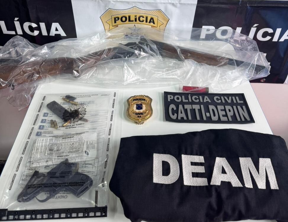 Homem é preso em flagrante por posse ilegal de armas durante operação contra violência a idosa em Feira de Santana