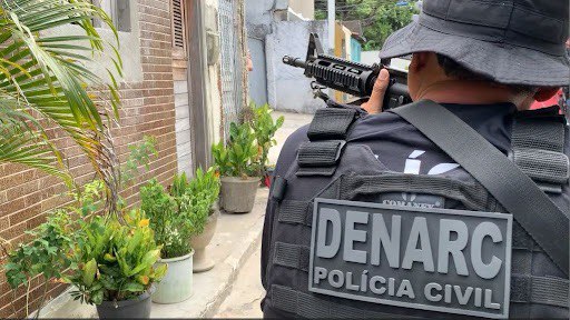 Influenciadora digital é presa na Operação Erva Afetiva, no bairro de Itapuã, em Salvador