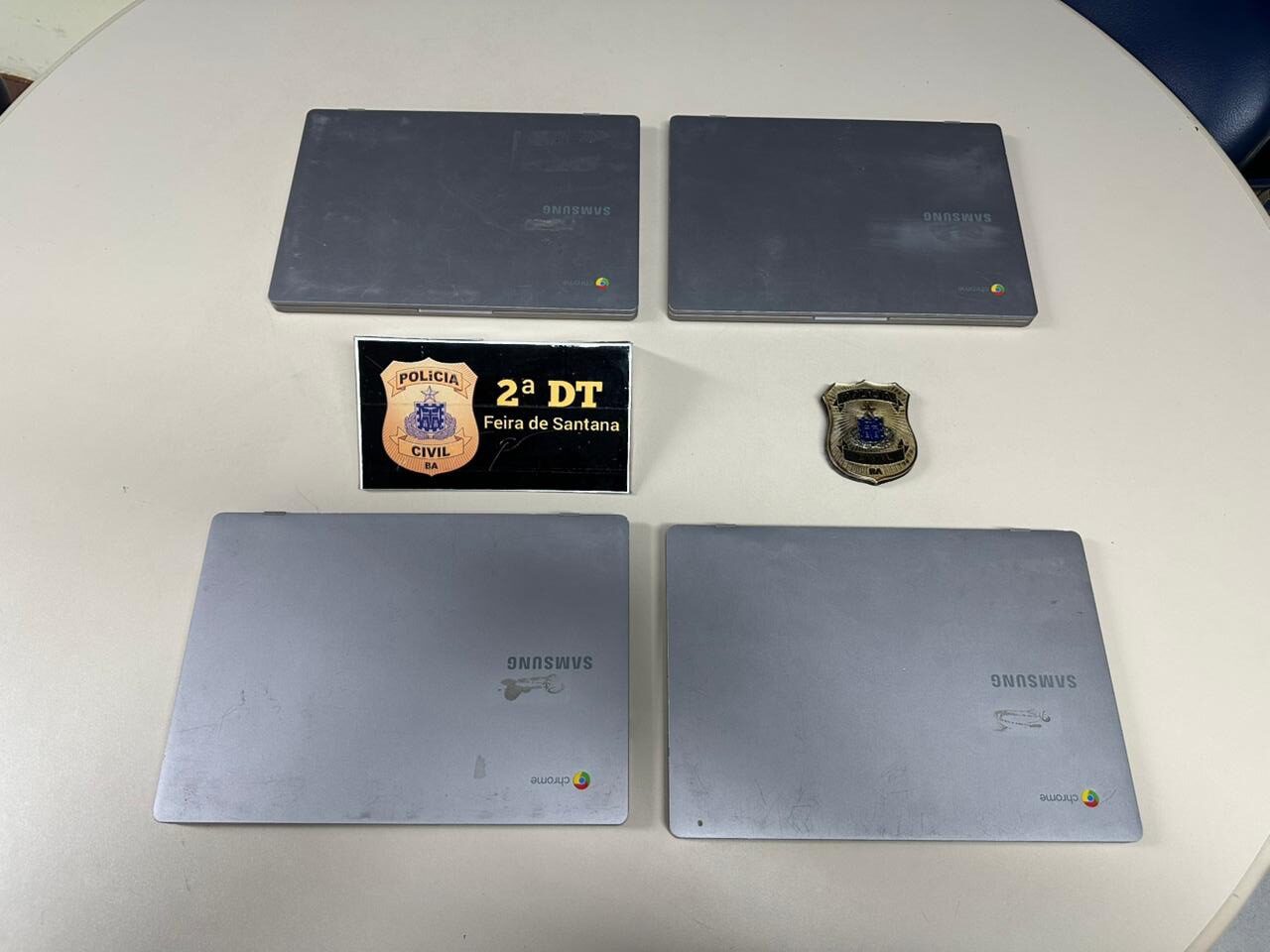 Polícia Civil recupera quatro chromebooks furtados de escola municipal em Feira de Santana