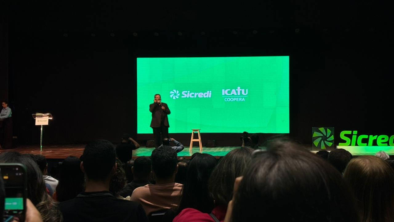 Sicredi comemora um ano em Feira de Santana com palestra de Mário Sérgio Cortella e ação solidária