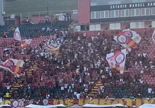 Torcida do Vitória marca presença em treino aberto e empurra o time antes do Ba-Vi