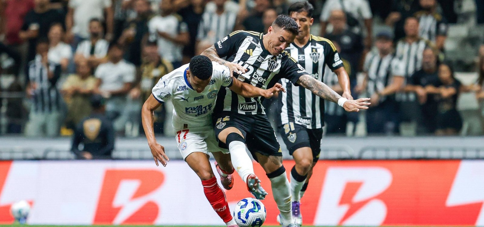 Com um jogador a menos, Bahia perde para o Atlético-MG fora de casa