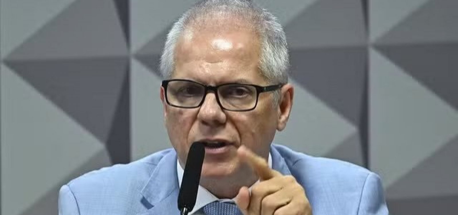 Ex-presidente do INSS recebia propina de R$ 250 mil de entidade investigada