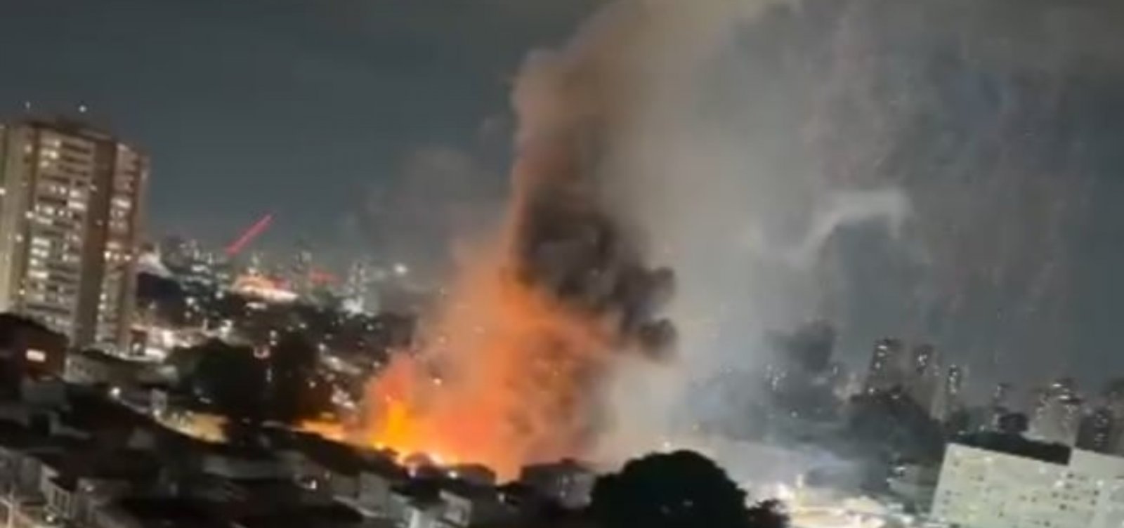 Explosão em depósito clandestino de fogos deixa um morto e dez feridos em São Paulo