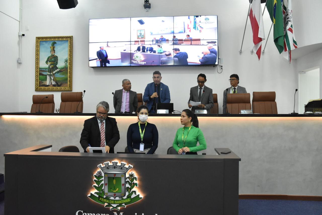 Câmara promulga lei que corrige defasagem salarial de servidores efetivos