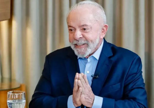 Lula celebra menor taxa de desemprego da série histórica do IBGE