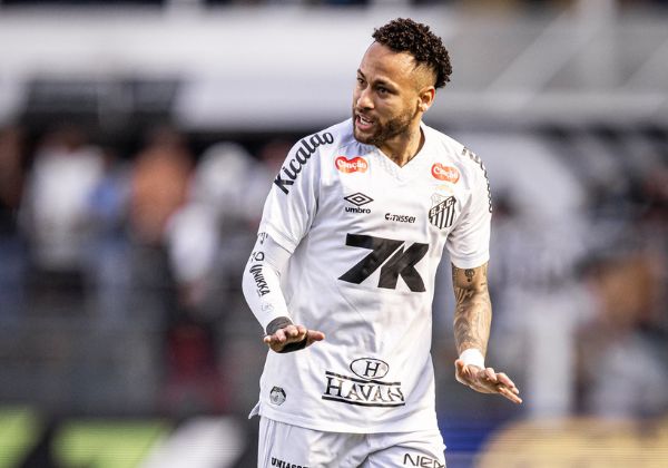 Vitória volta à zona de rebaixamento após Santos vencer clássico contra o Palmeiras
