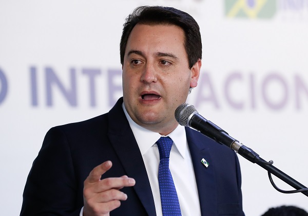 Governador adia ENEM e decreta luto após tornado deixar mortos e feridos