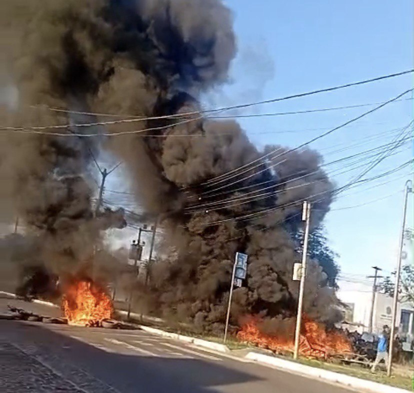 Manifestação causa lentidão no trânsito na Avenida José Falcão