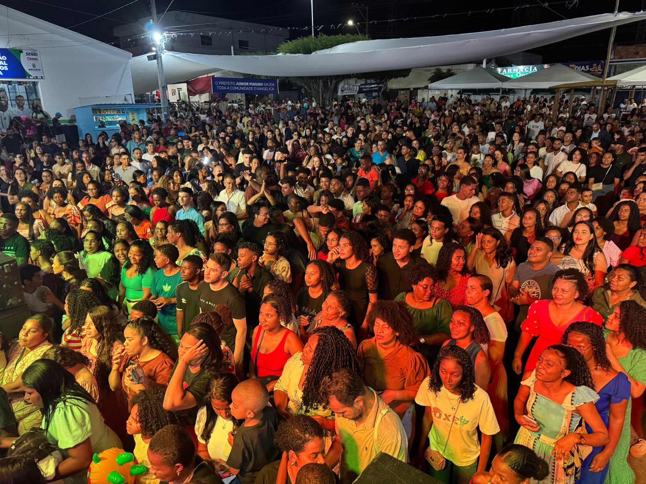 Praça lotada marca a Festa dos Evangélicos em Ipecaetá