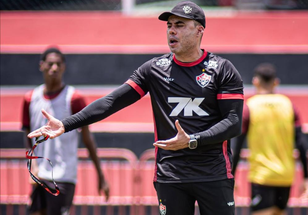 Vitória ensaia estratégia para enfrentar o Palmeiras