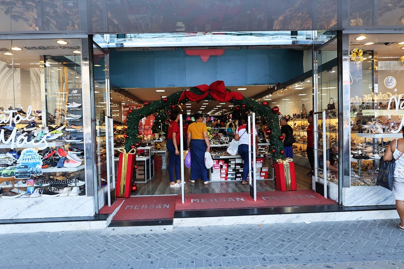 Concurso Cultural de Decoração leva espírito natalino às vitrines das lojas de Feira