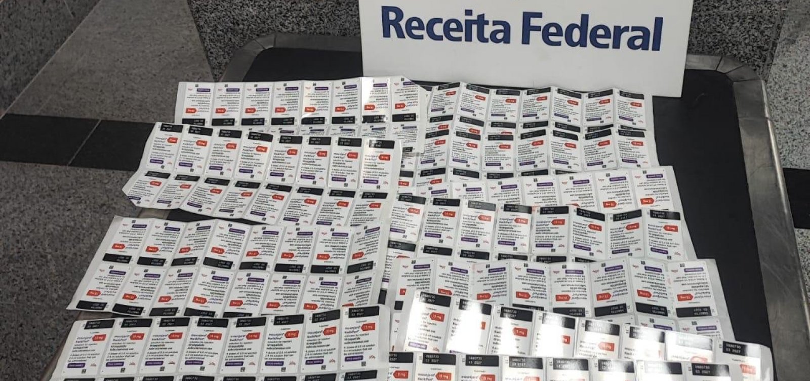 Passageiro é flagrado em Salvador com 222 adesivos de Mounjaro no corpo