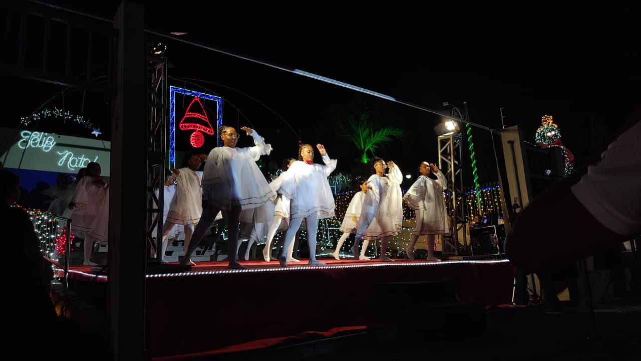 6º Natal Raios de Luz reúne comunidade para celebrar talentos no Dispensário Santana