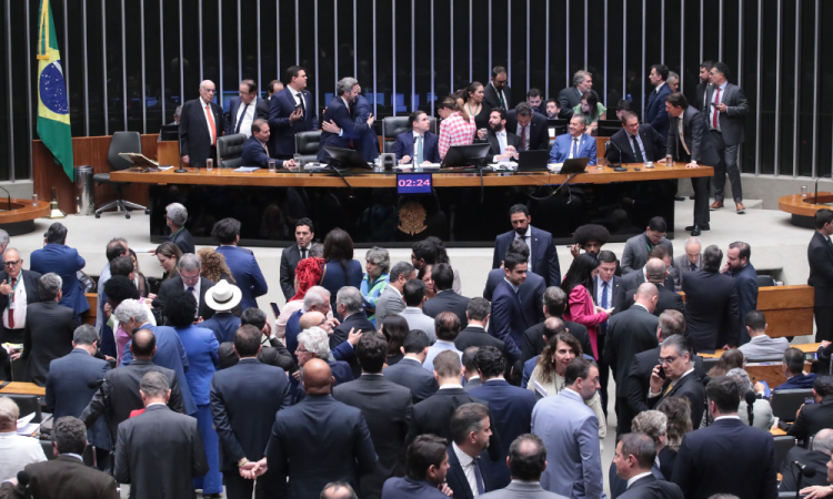 Aprovação do PL da Dosimetria gera debate jurídico sobre impactos em penas e progressão de regime