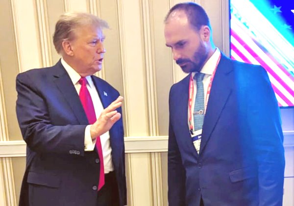Eduardo Bolsonaro reage com pesar a decisão de Trump, que revoga sanções a Moraes