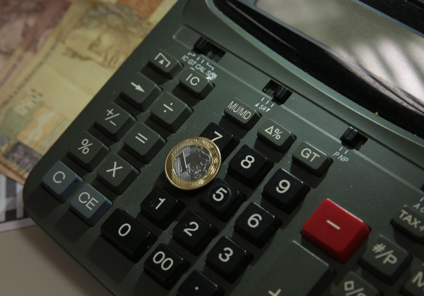 Brasil deixa grupo das dez maiores economias e passa a ocupar 11º lugar