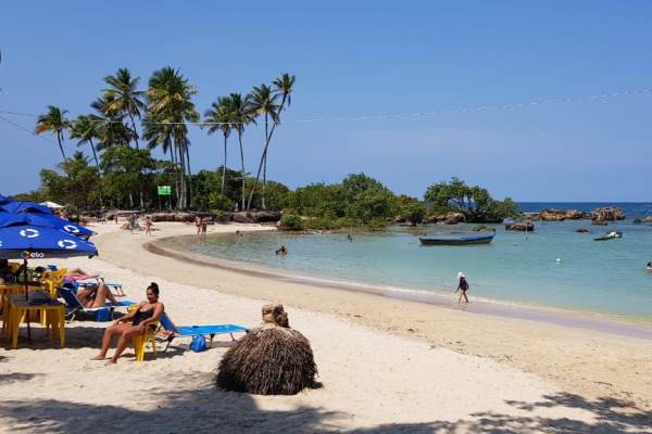 Prefeitura baiana impõe restrições a comércios em praia turística