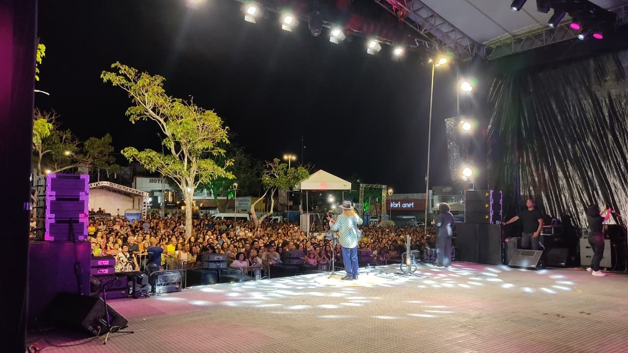 Aberto oficialmente o Natal Encantado 2025; Geraldo Azevedo agitou primeiro dia de festa